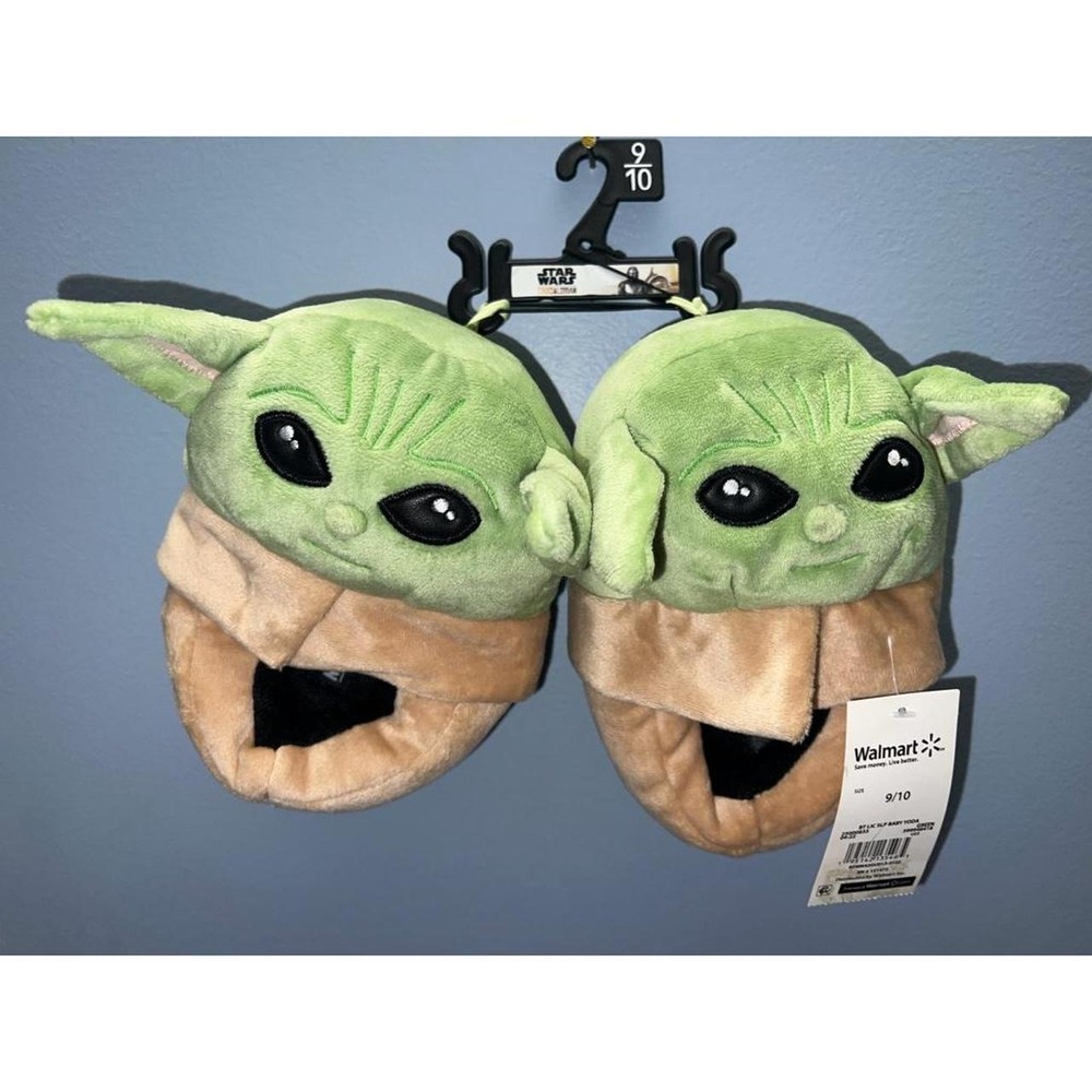Toddler size 9/10 Baby Yoda slippers NWT